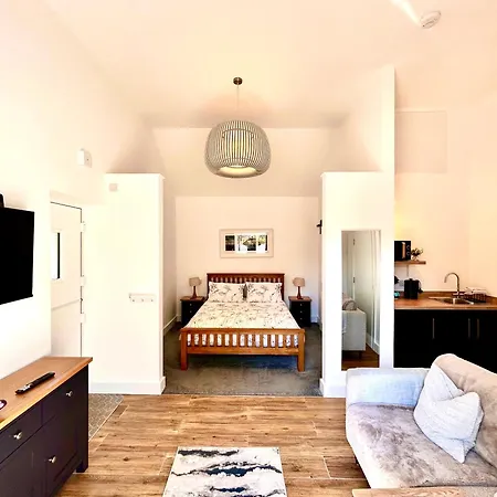 Hideaway Apartment *
